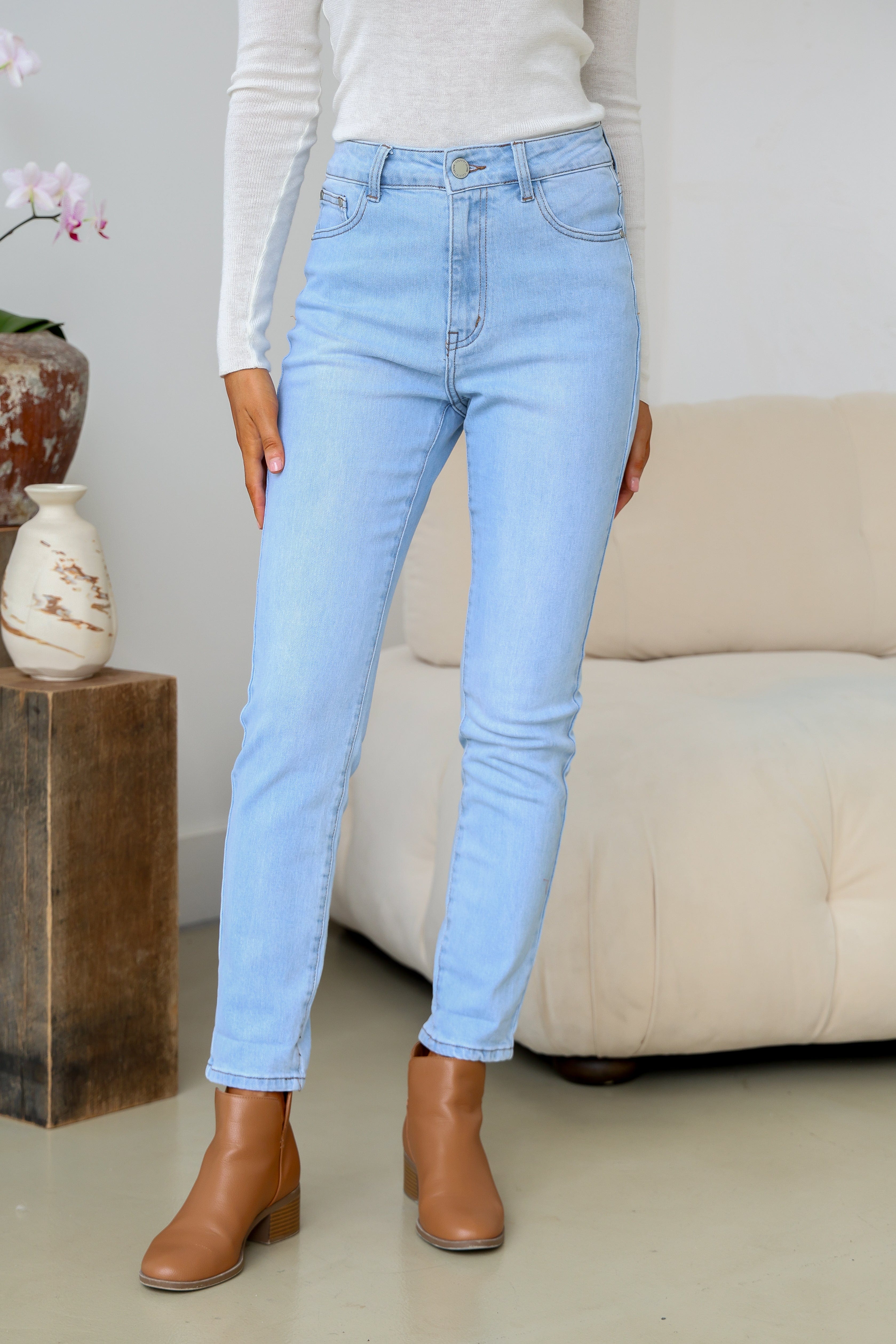Light Wash Mom Jean - Light Blue