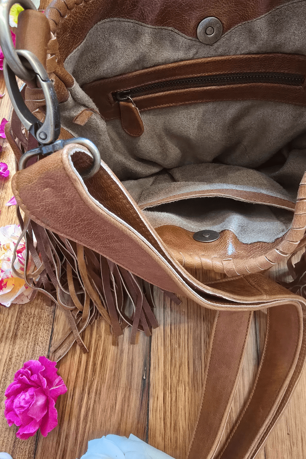 Wilderness Eagle Leather Bag - Tan