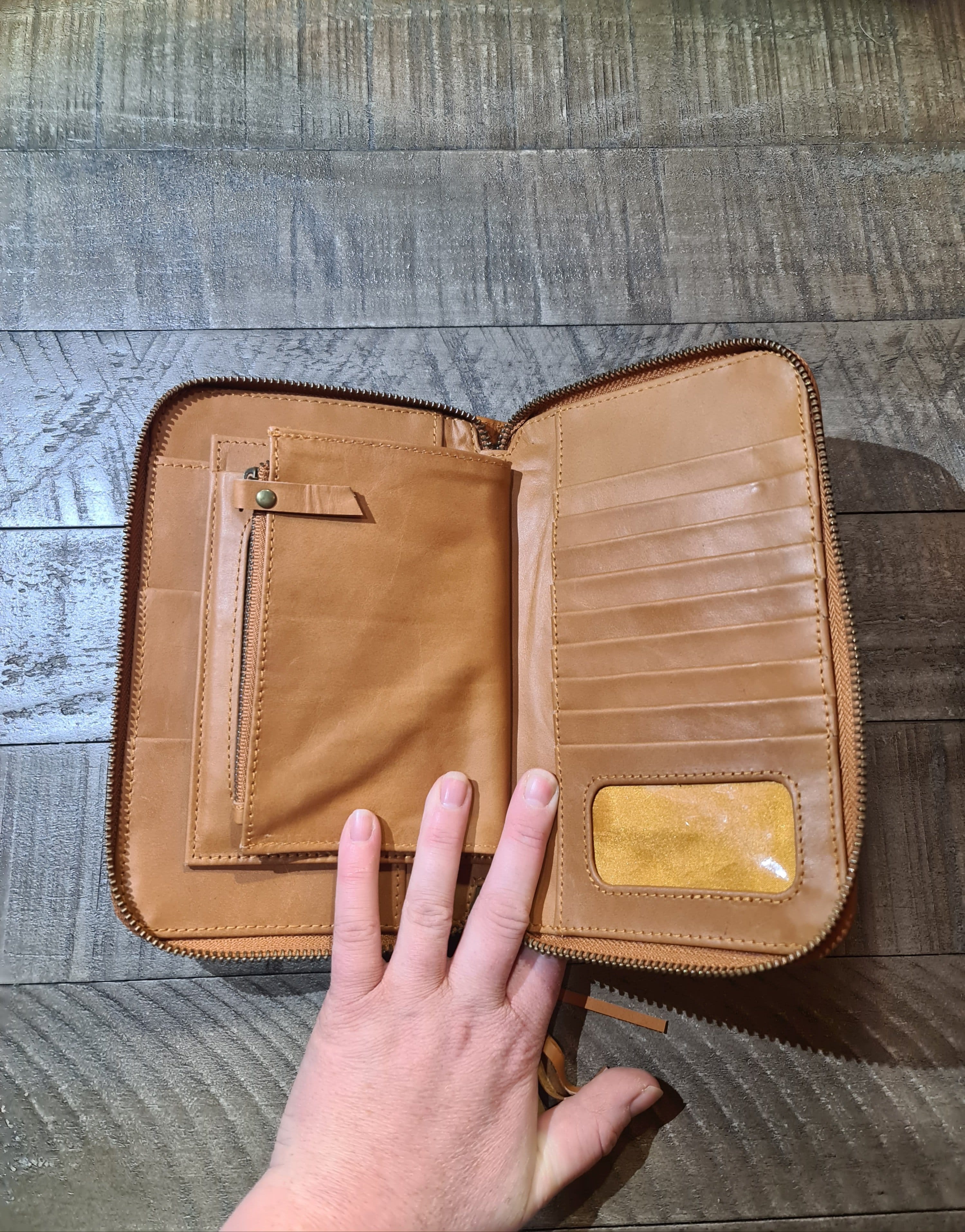 Bumble Bee Wallet - Tan